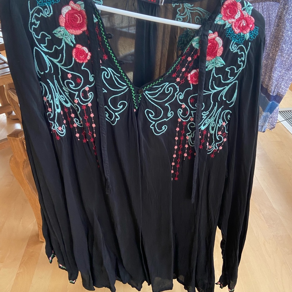 Johnny was embroidered blouse